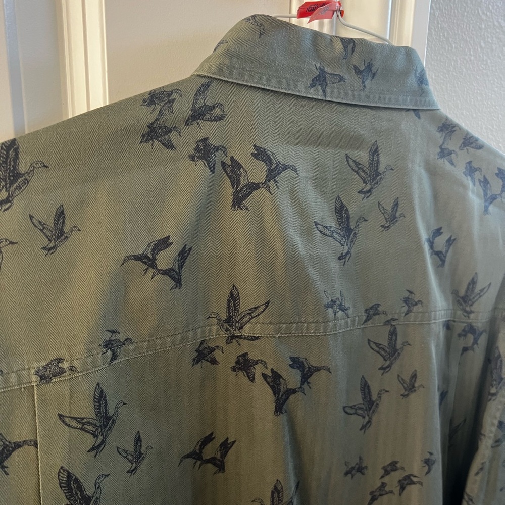 CLEARANCE Men’s Medium Olive Green Columbia Sportswear Ducks Button Down Shirt - Picture 8 of 9